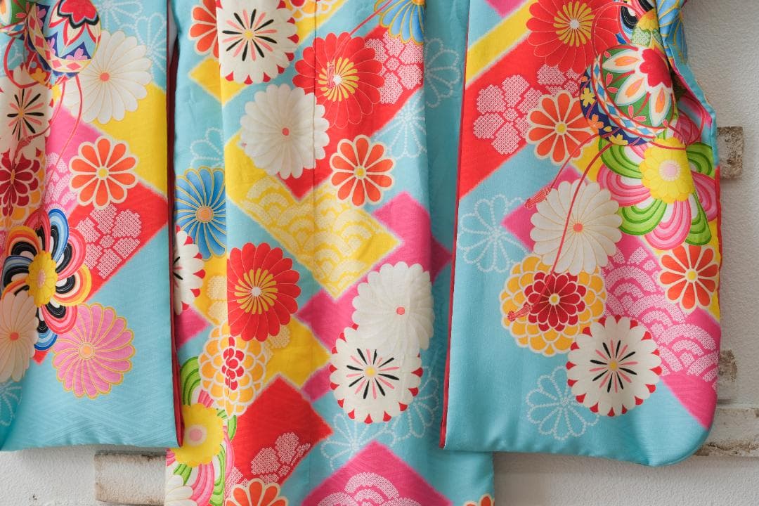 ７歳女の子　子供用着物 カラフル花柄 水色