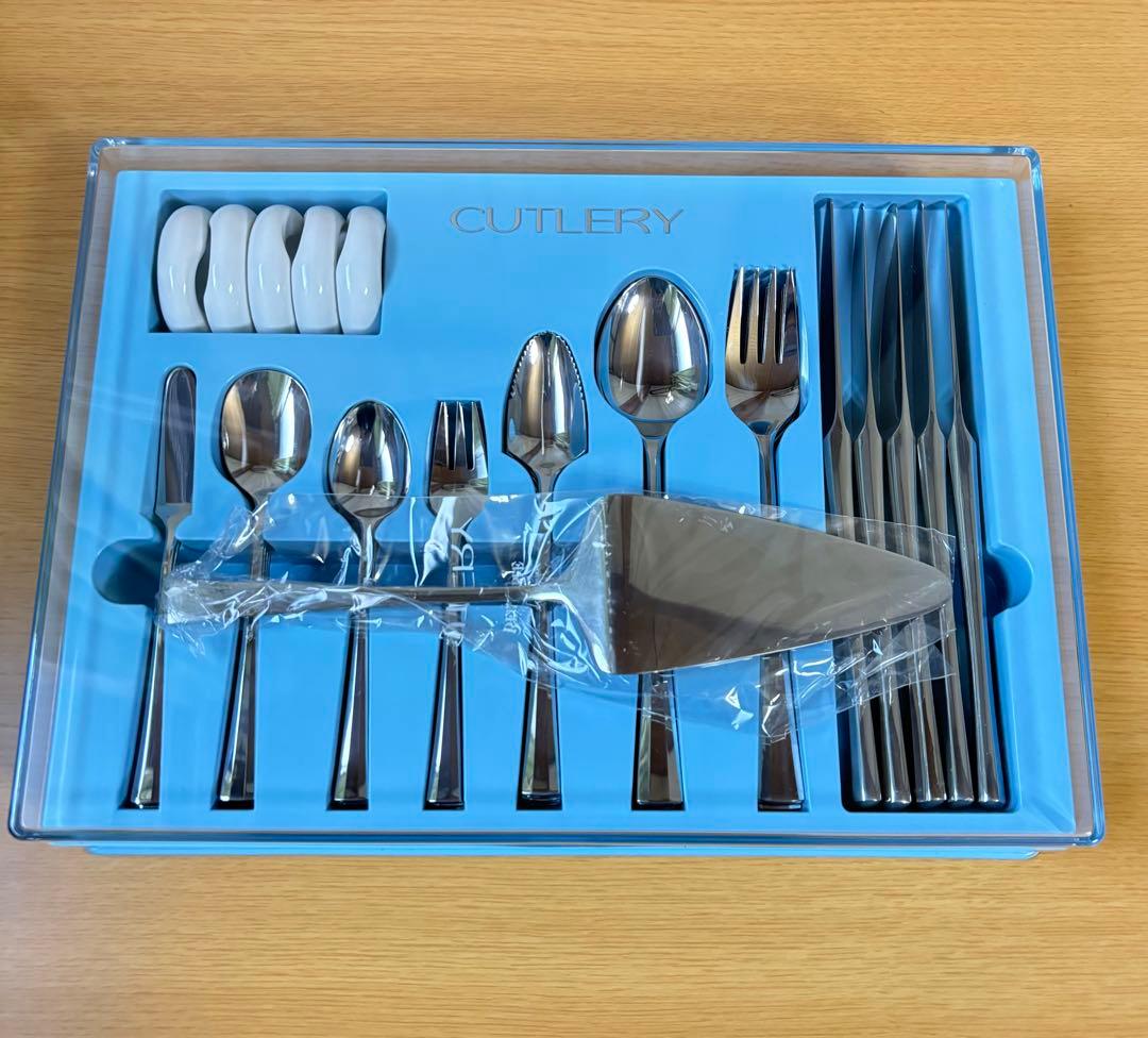 ラッキーウッド　カトラリーセット　ベルターブル　ケーキサーバー付きディナーセット