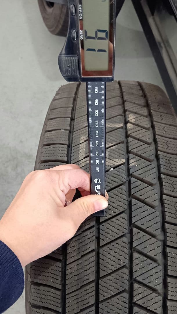 BRIDGESTONE 225/45R18 23年製　冬タイヤ　【No.①】