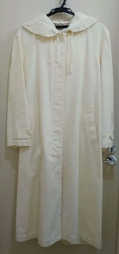 ワンダフルワールド　白　ピコフリル付のフード付　ロングコート　PH.KI.IG