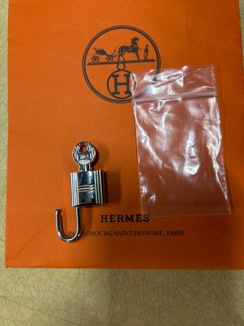 HERMES カデナ　カギ付き104