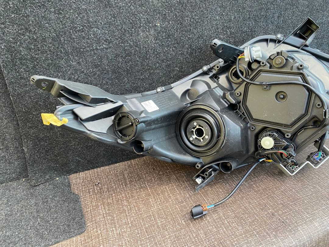 トヨタノア左ヘッドライト クリアレンズ 電灯なし