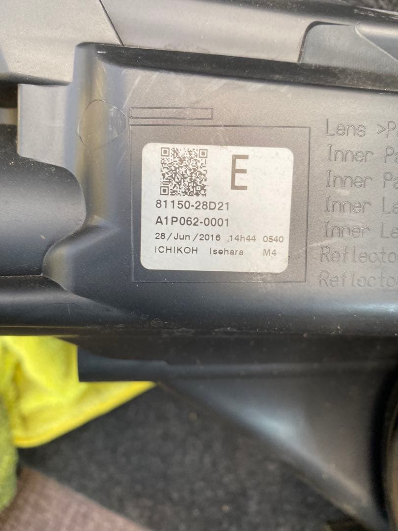 トヨタノア左ヘッドライト クリアレンズ 電灯なし