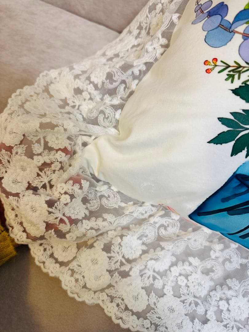 新品　フラワーブーケ×猫柄 フリル付きクッション 50cm