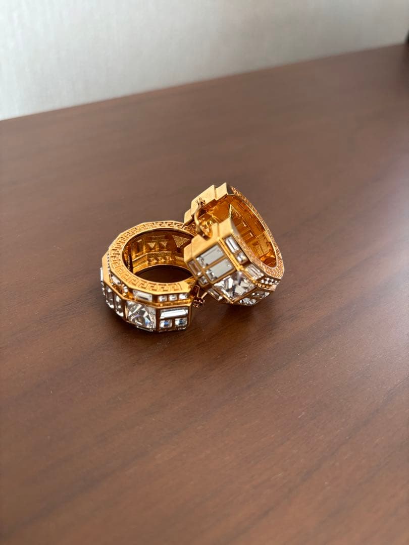 VERSACE ゴールドクリスタルフープピアス