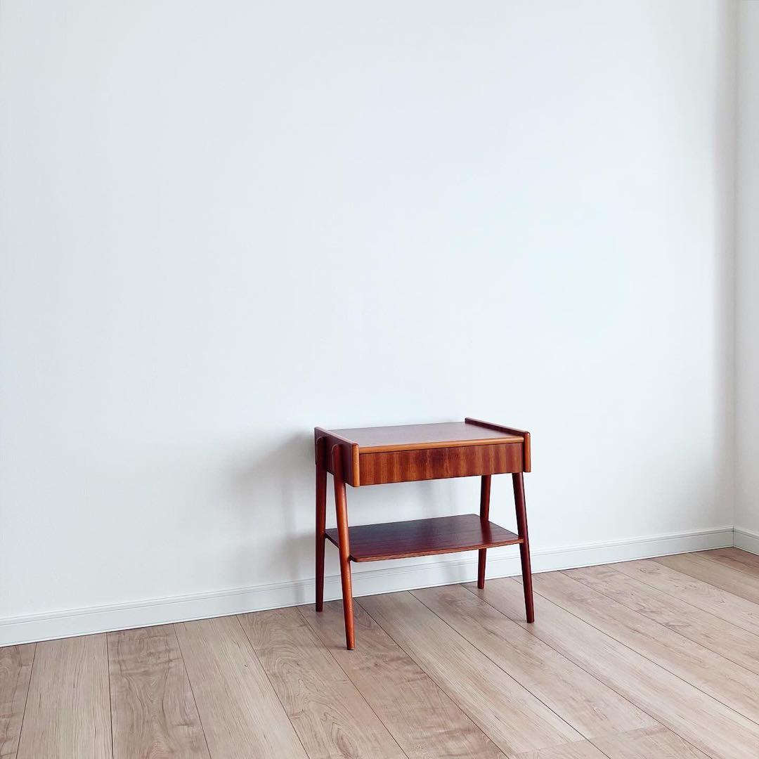 ベッドサイドテーブル　北欧ビンテージ　スウェーデン　スモールチェスト　蚤の市