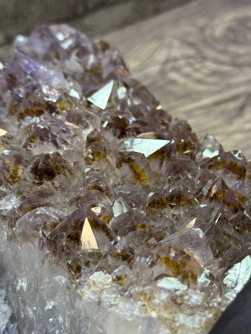 カコクセナイトインアメジスト　クラスター　原石 アメジストドーム