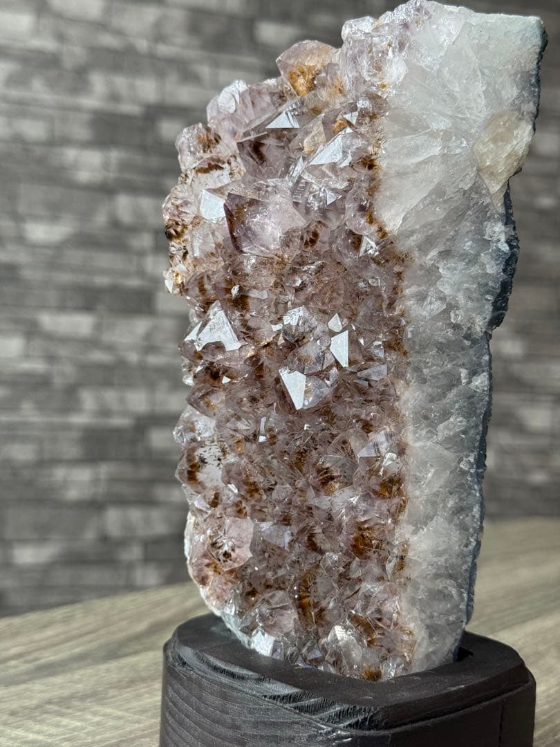 カコクセナイトインアメジスト　クラスター　原石 アメジストドーム