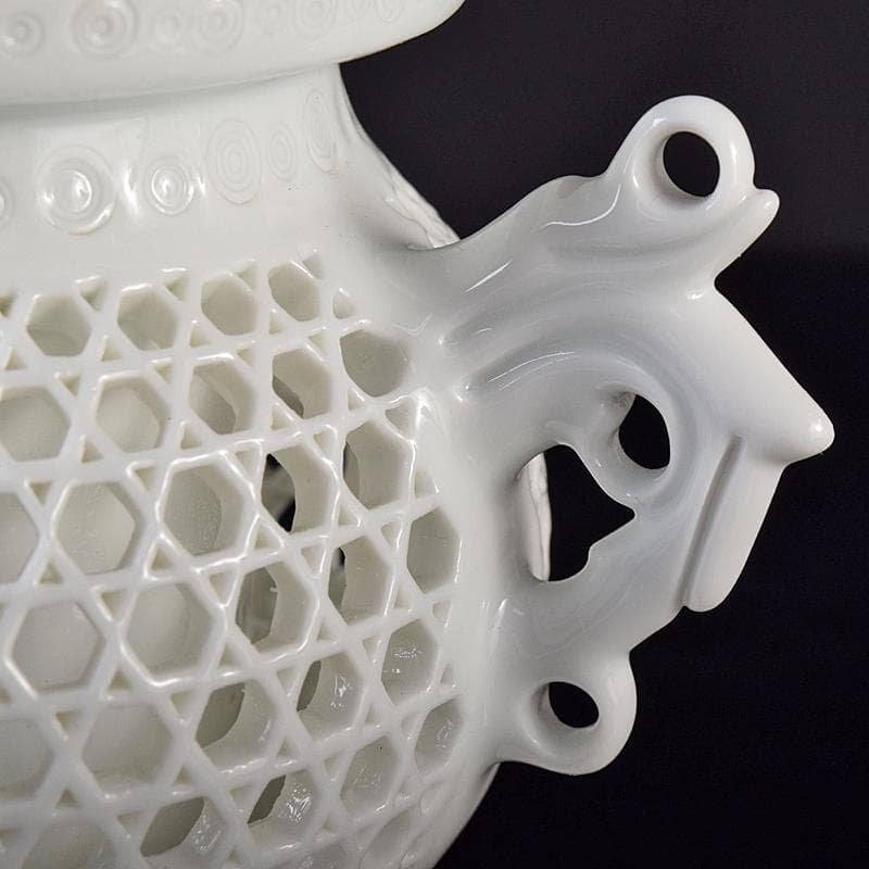 平戸焼　十五代中里茂右衛門造　白磁　菊花座篭目透彫香炉　共箱　V　R8449