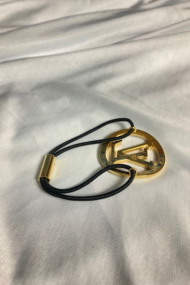やまにゃん LOUIS VUITTON M00760エラスティックルイーズ