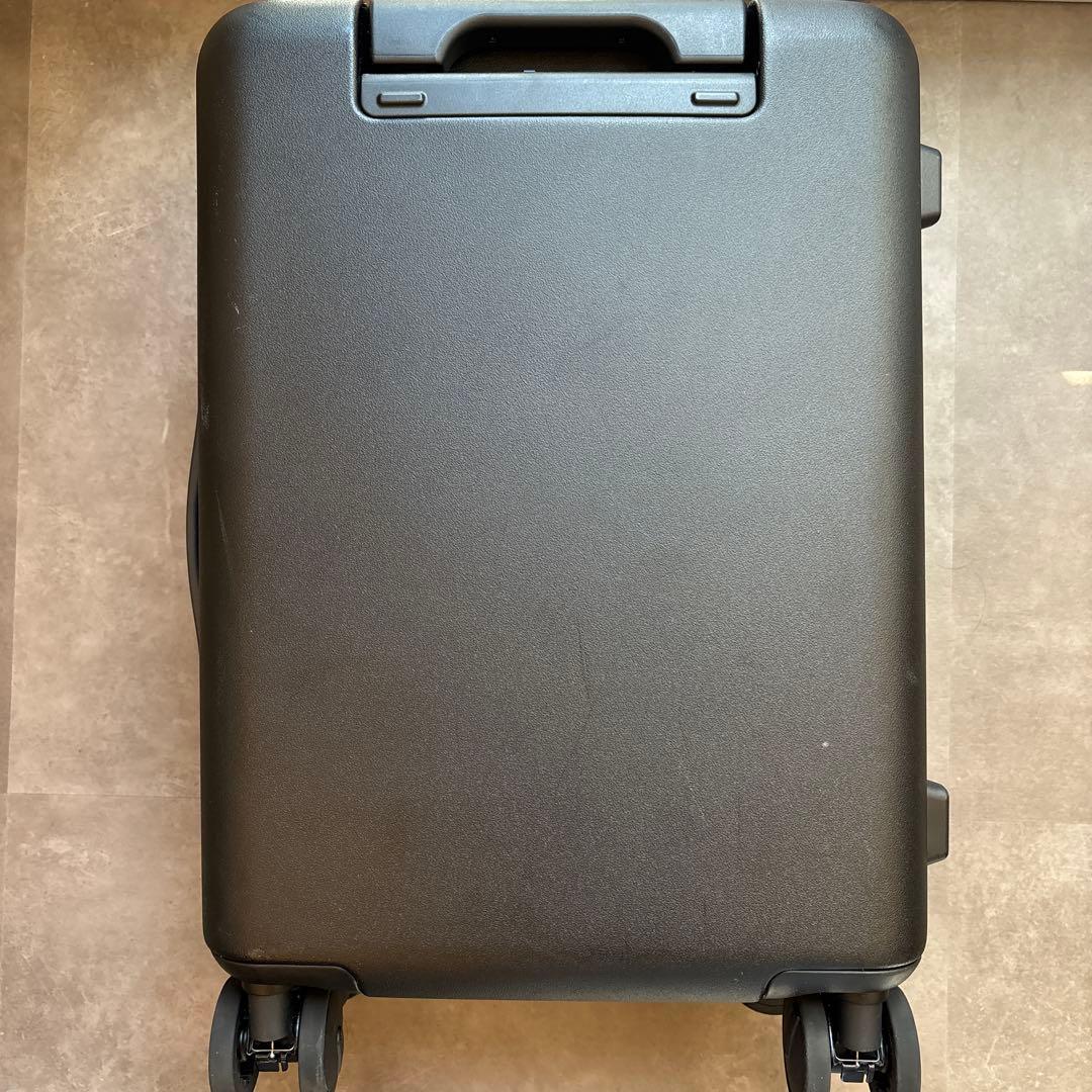 機内持ち込み可AUCENTIC ESSENTIAL LUXE SUITCASE