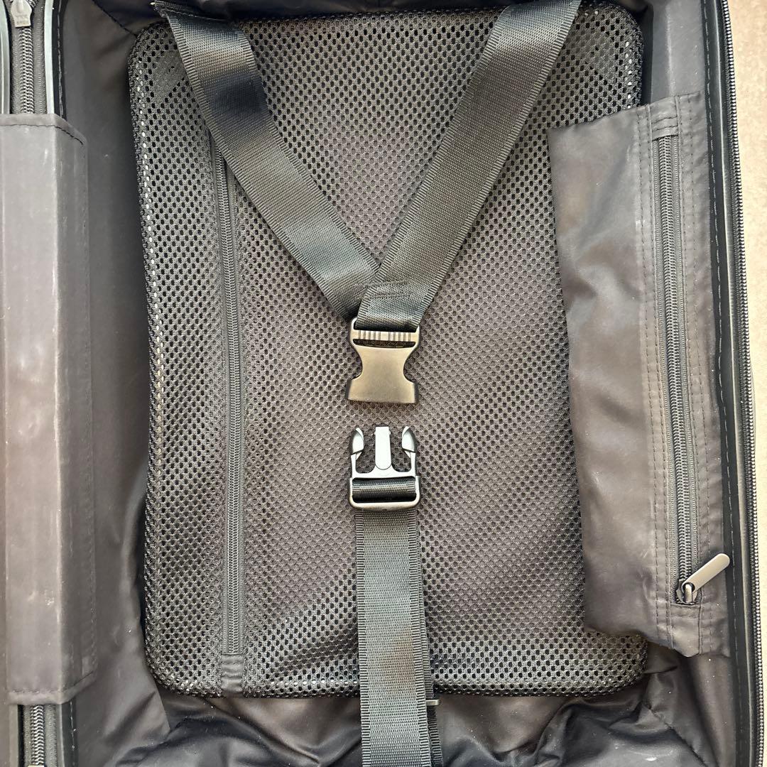 機内持ち込み可AUCENTIC ESSENTIAL LUXE SUITCASE