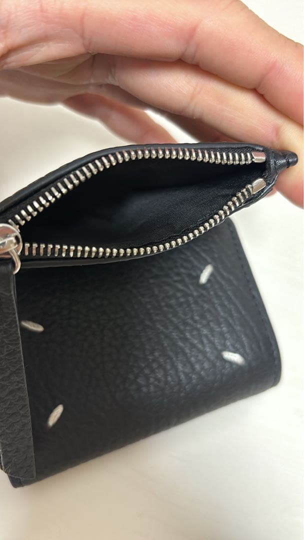 ミ*ン様 黒 レザー 三つ折り財布