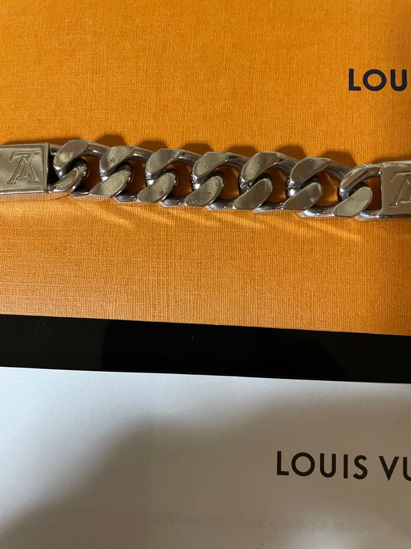 LOUIS VUITTON チェーンブレスレット