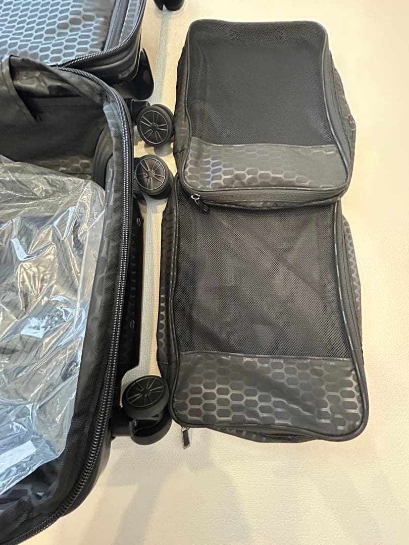 9月6日7日限定価格　ポルシェスーツケース　ブラック 新品未使用.確実本物