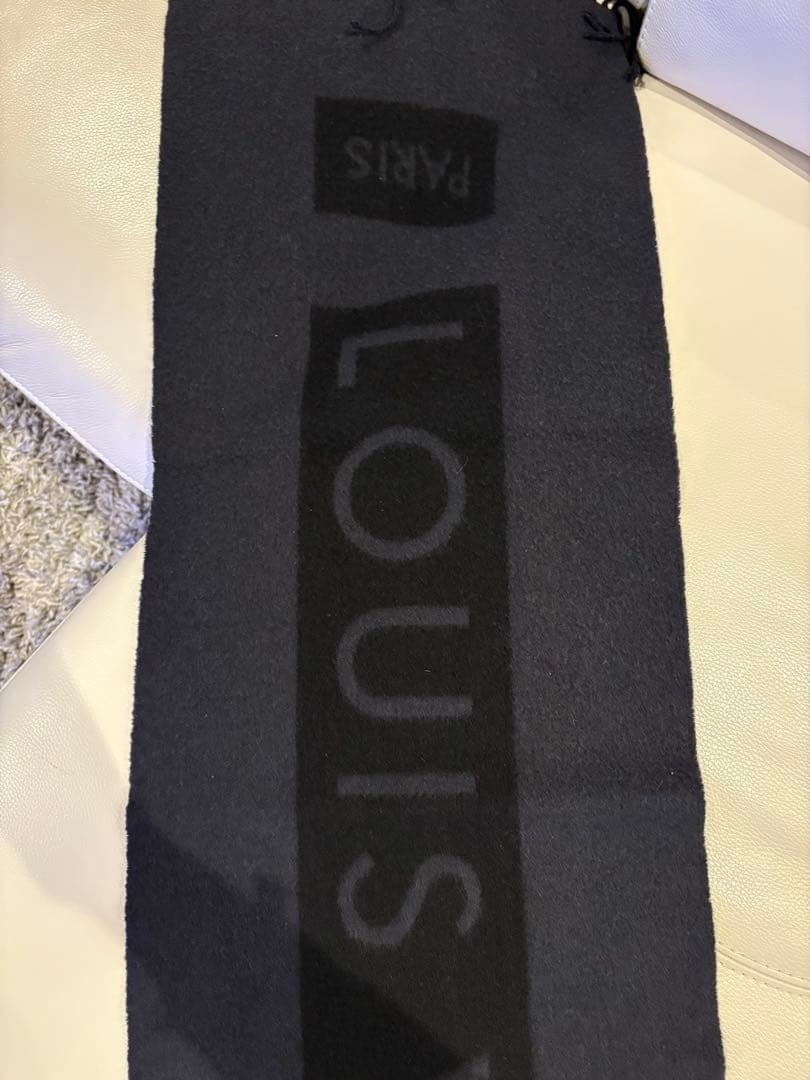 クリーニング済　LOUIS VUITTON ブラック マフラー