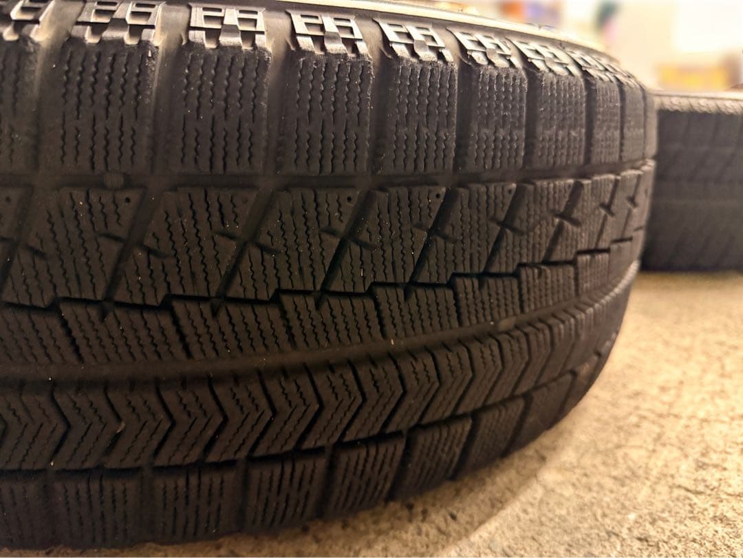 美品!! バリ溝!! ブリヂストン　スタッドレス　VRX 205/60R16