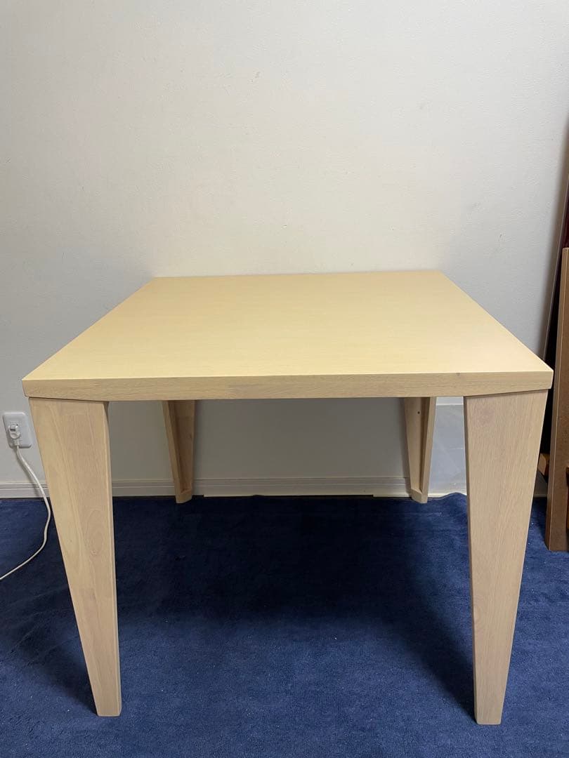 桜屋工業　クリーム色の木製ダイニングテーブル