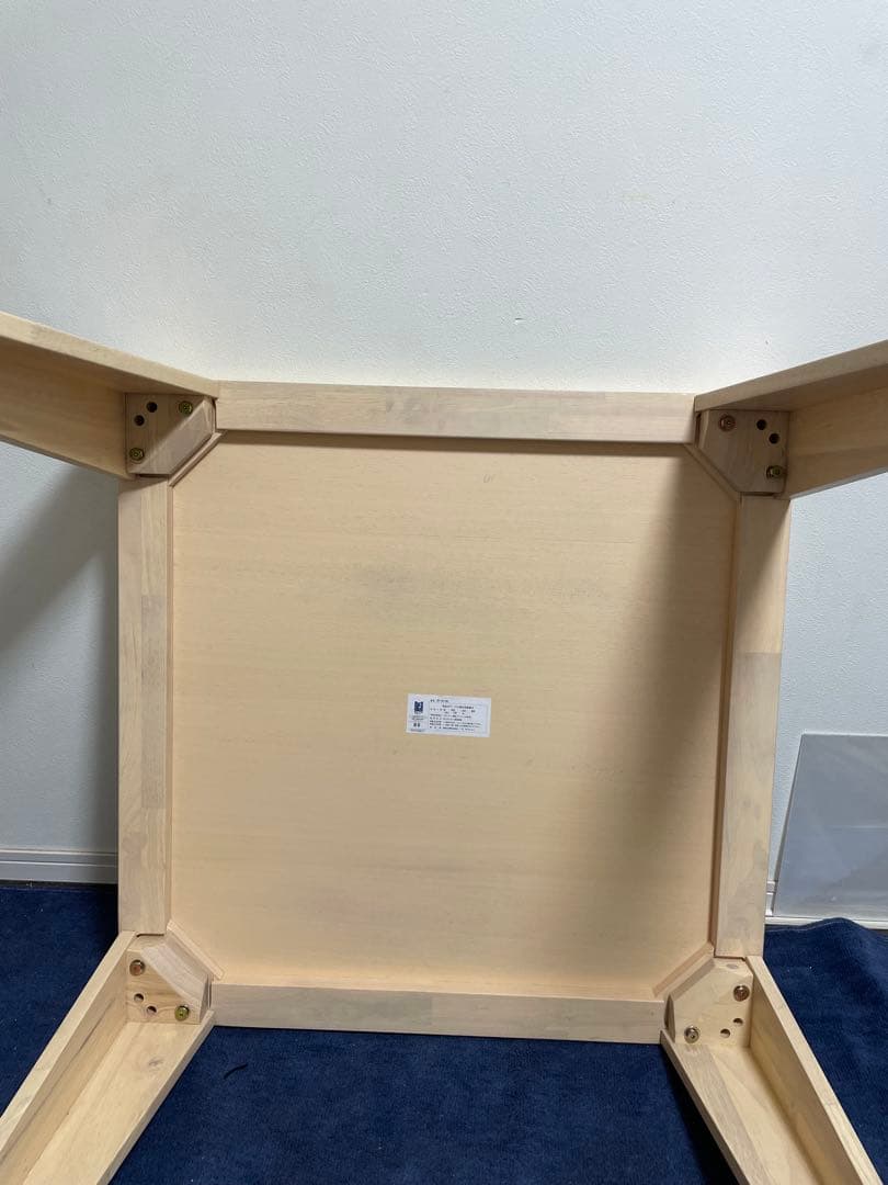 桜屋工業　クリーム色の木製ダイニングテーブル