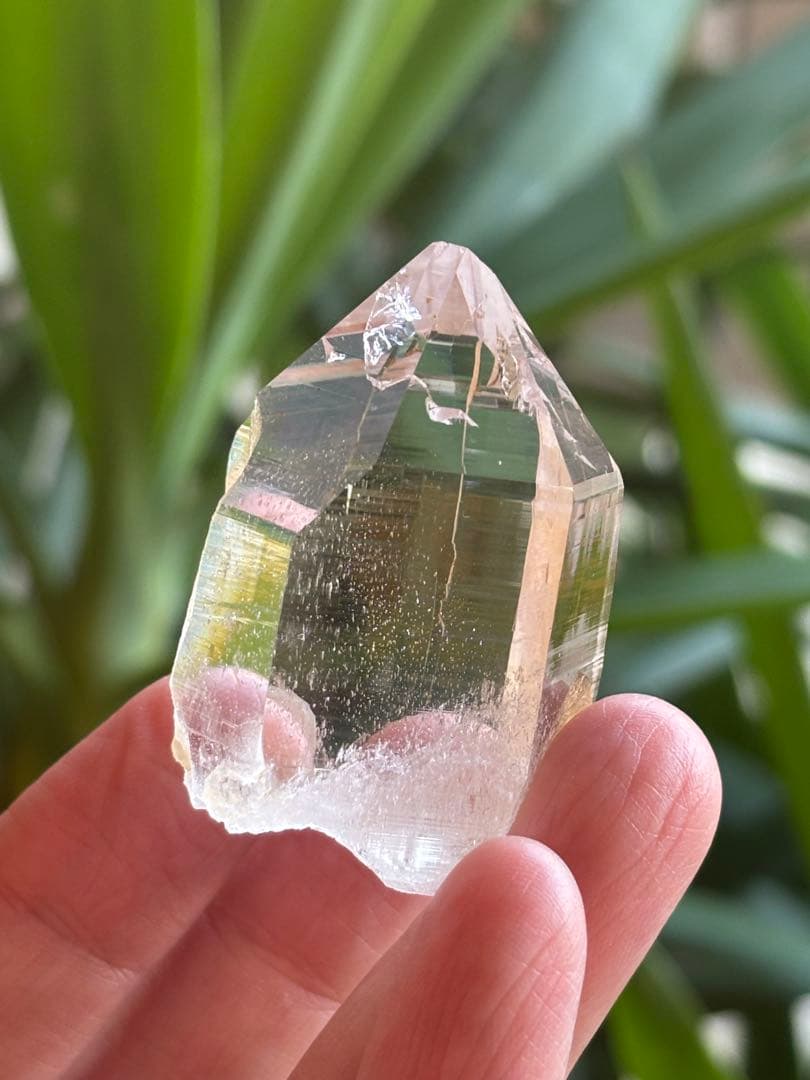 ネパール　ガネーシュヒマール水晶ポイント　62g ウォータークリア　天然石