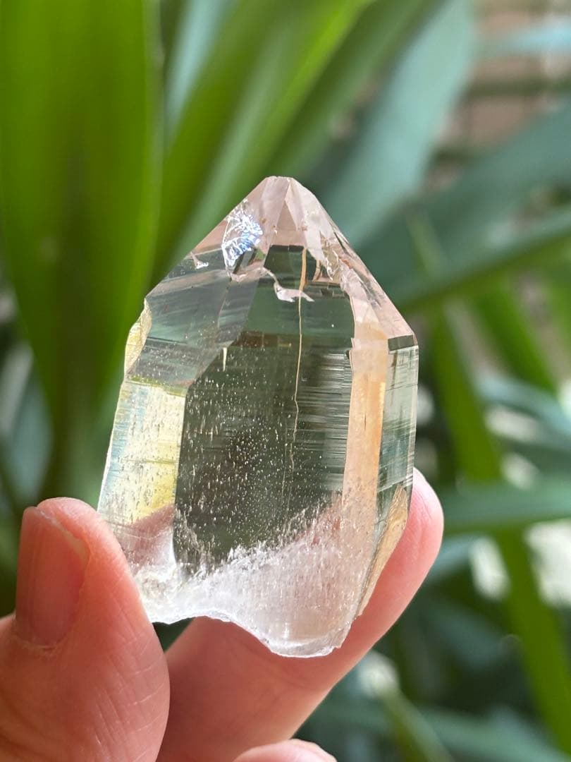 ネパール　ガネーシュヒマール水晶ポイント　62g ウォータークリア　天然石