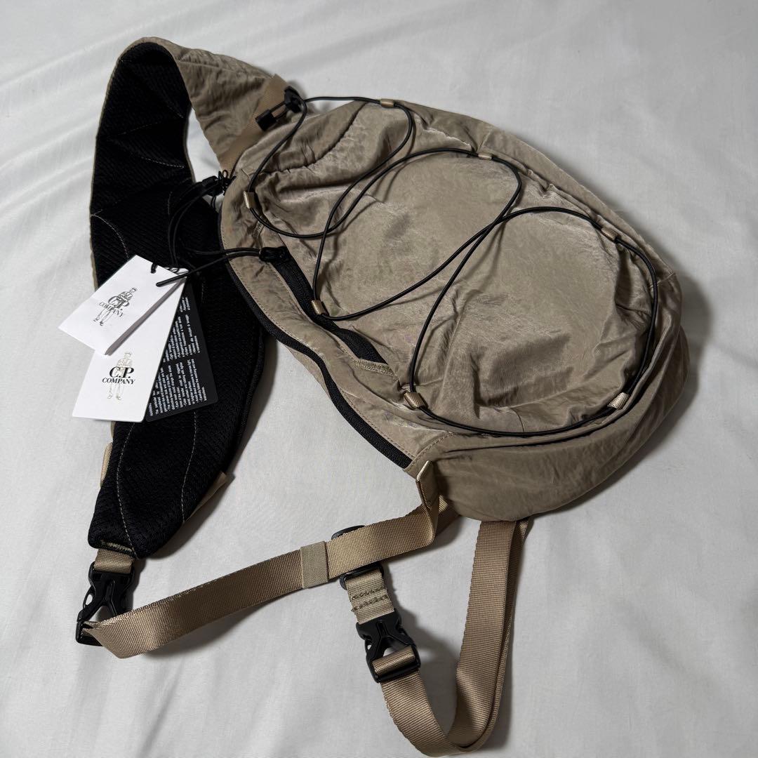 【定価4.2万/あおば着用】C.P.Company ボディ バッグ カーキ