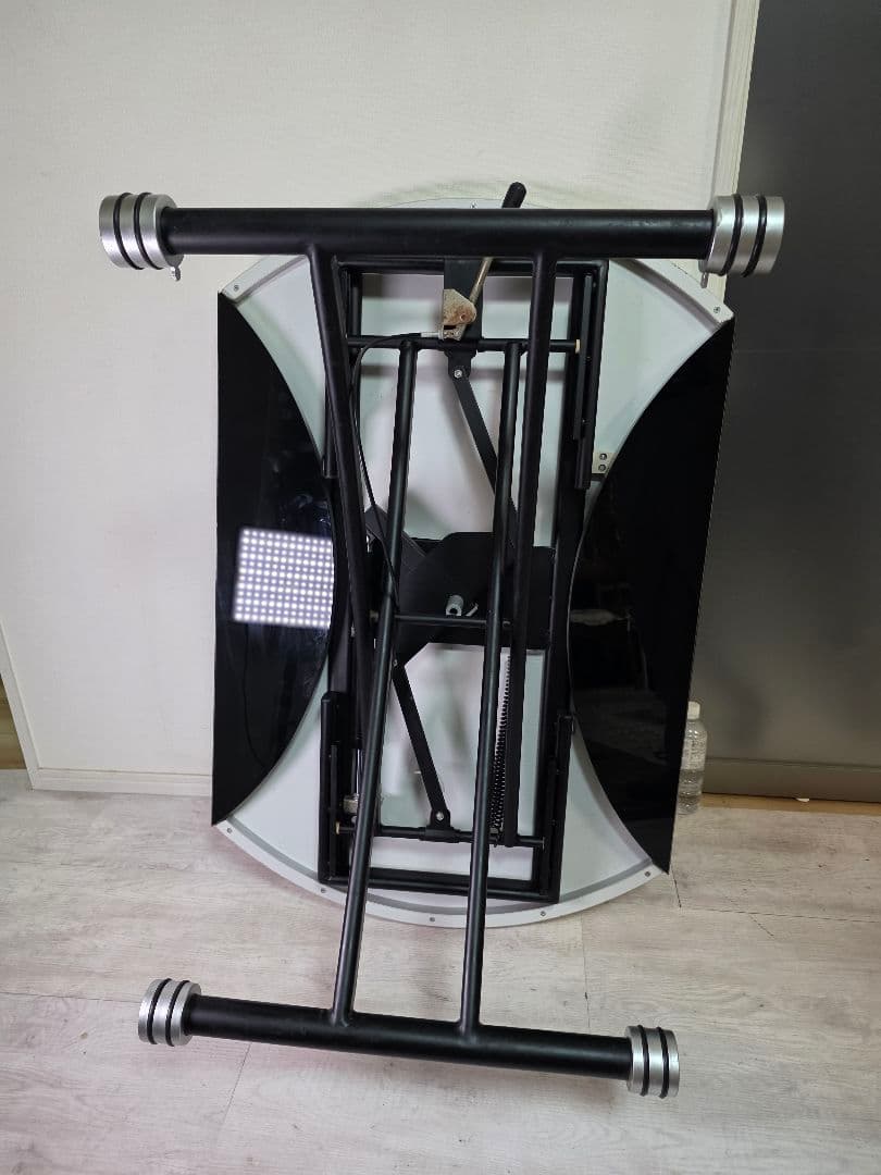 ガス圧式昇降式　拡張式天板折りたたみ式サイドテーブル　円型ガラステーブル