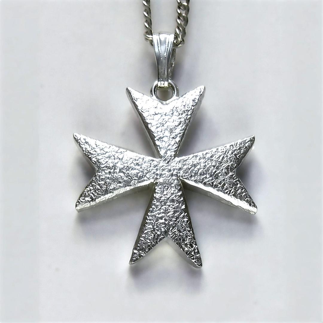 伝統的なモチーフ　マルタ十字架　cc26　ロングセラーです