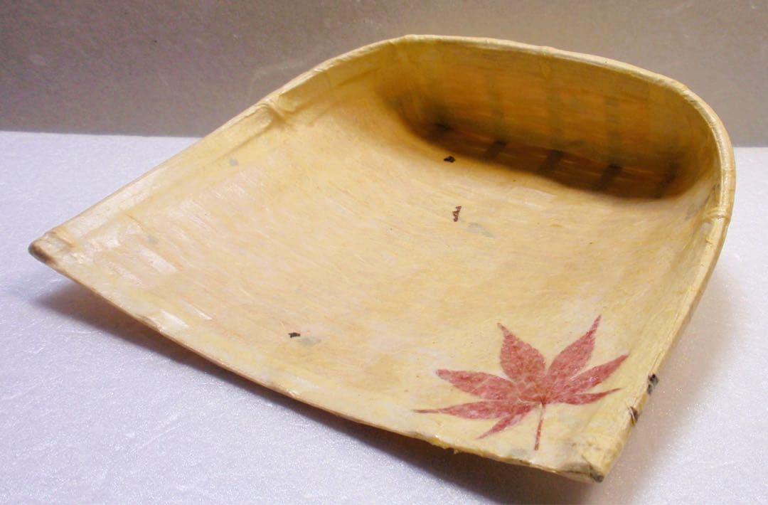 茶道具・菓子器　箕　一閑張　一閑塗　竹和紙製　紅白一組