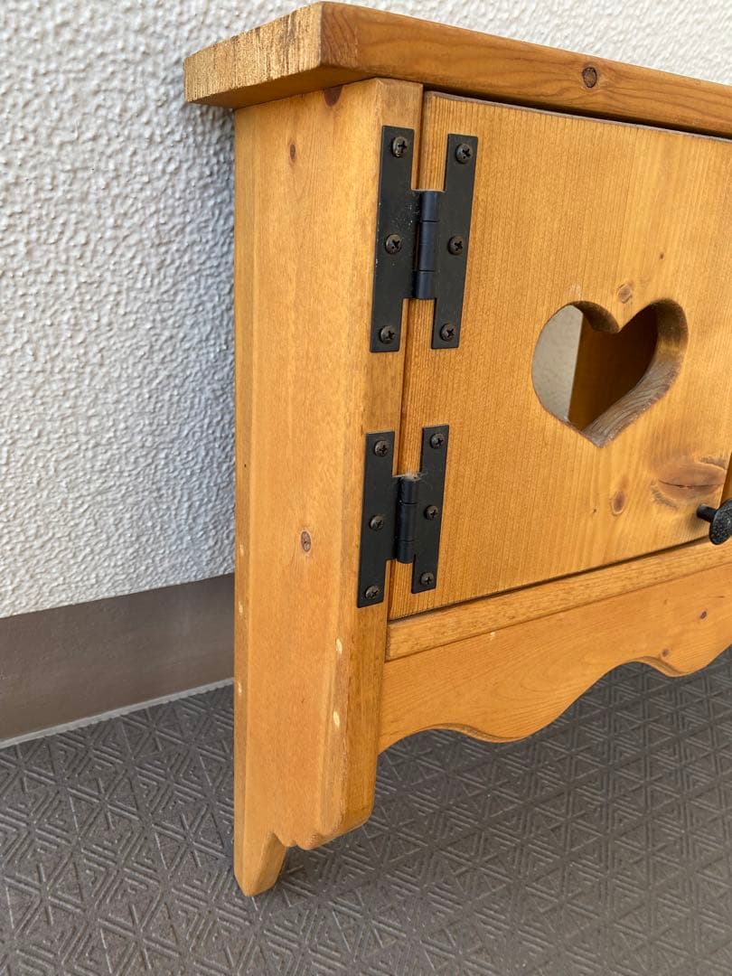 木製 カントリーシェルフ 飾り棚 ハート型収納扉 カントリーラック
