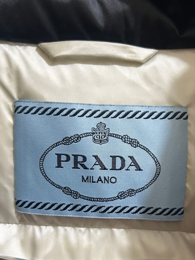 PRADA ブラック ダウンベスト　サイズ38