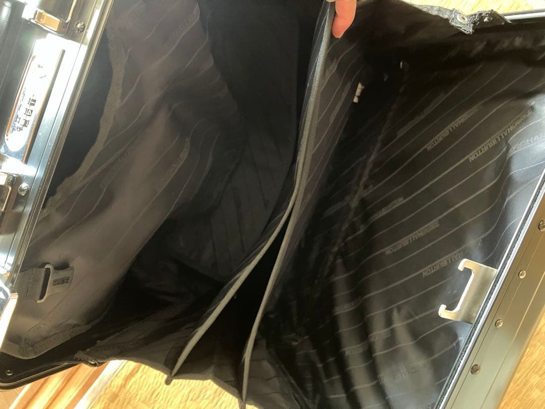 ZERO HALLIBURTON ゼロ ハリバートン 2輪スーツケース