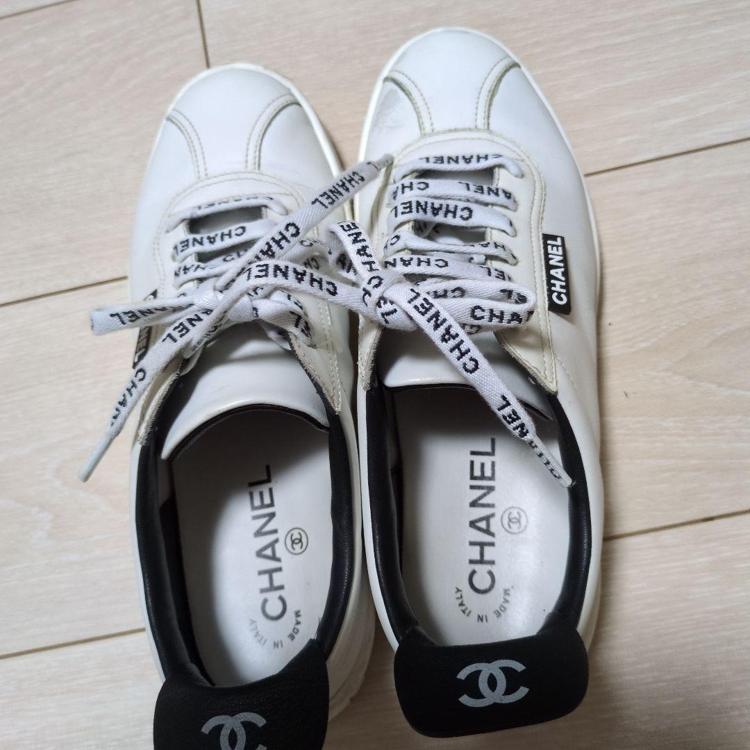 かなり可愛いCHANEL ホワイトレザー スニーカー