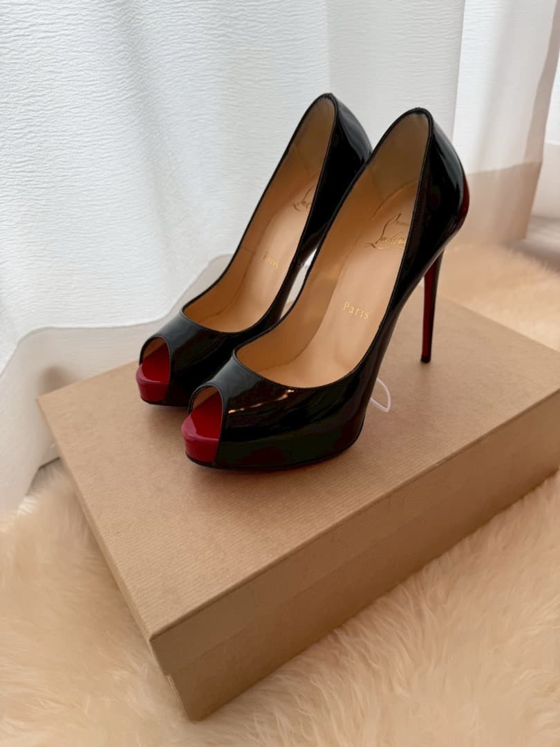 クリスチャン　ルブタン　パテント　パンプス　ブラック　ハイヒール