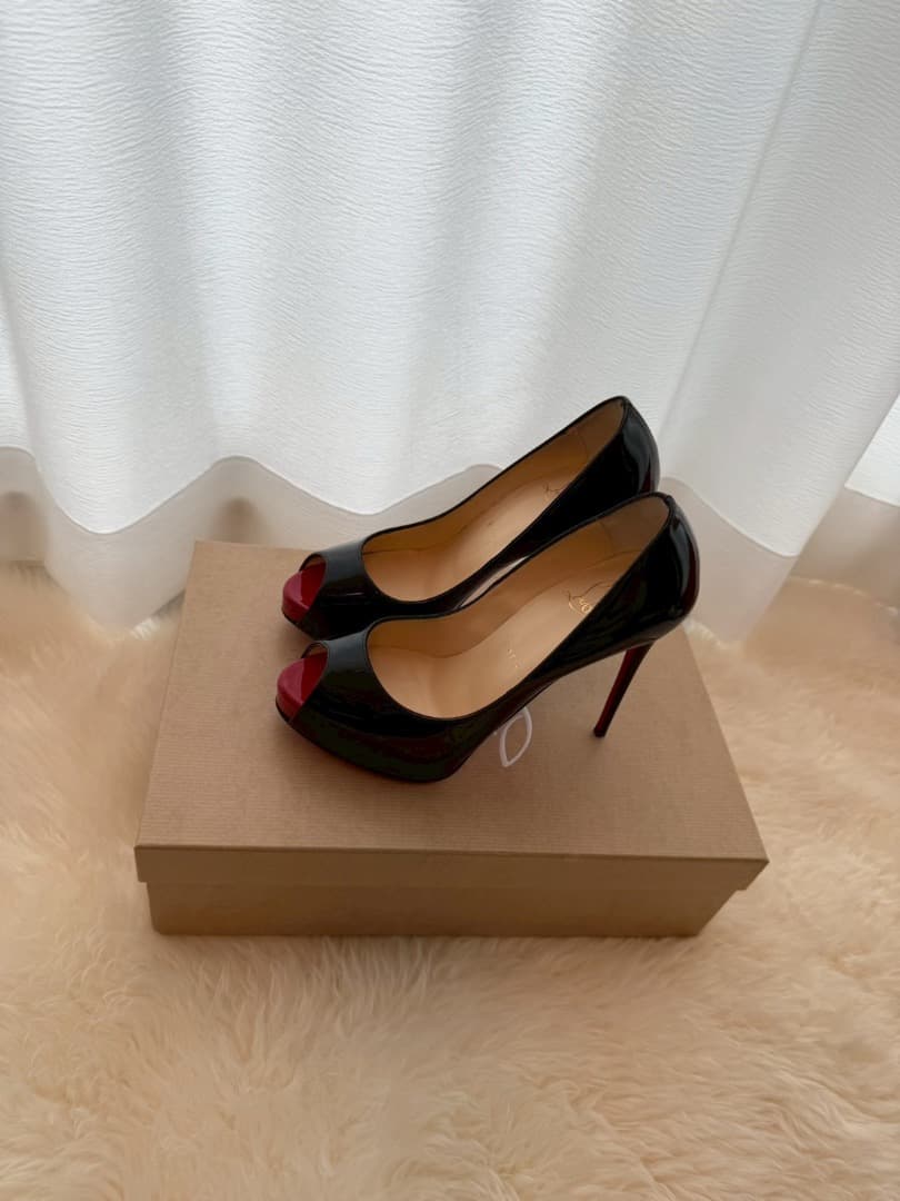 クリスチャン　ルブタン　パテント　パンプス　ブラック　ハイヒール