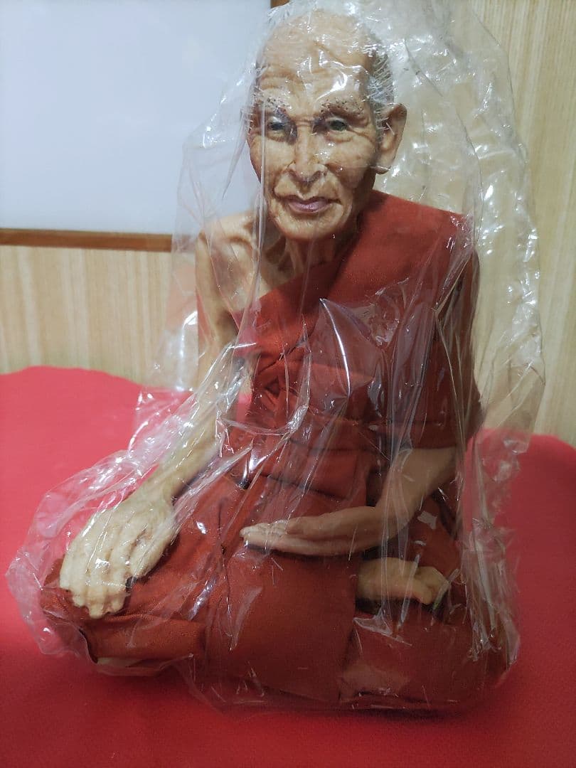 超リアル　タイ僧侶フィギュア