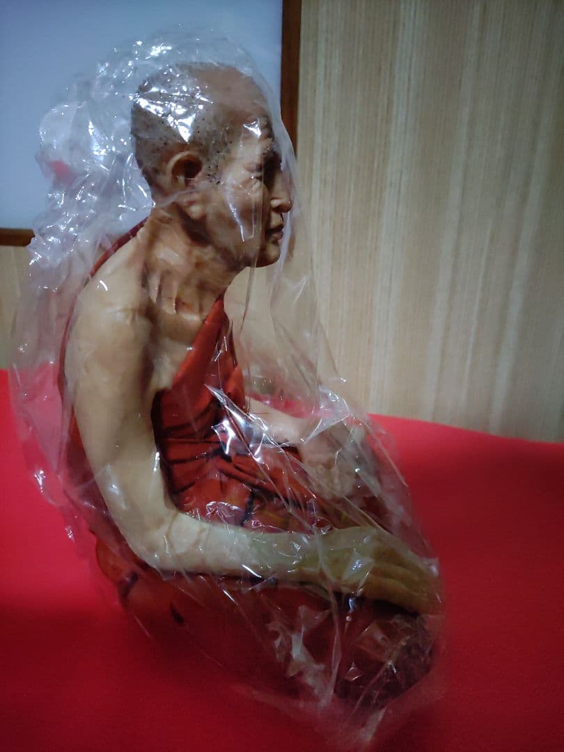 超リアル　タイ僧侶フィギュア