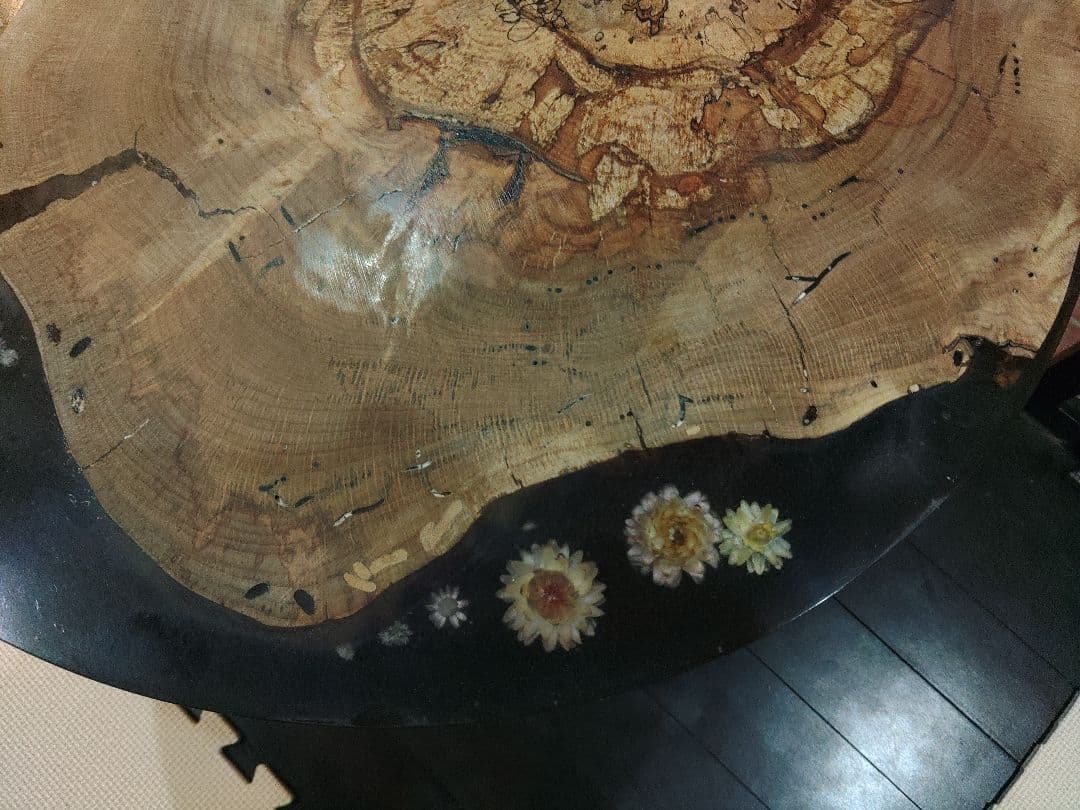 レジンとドライフラワーのローテーブル