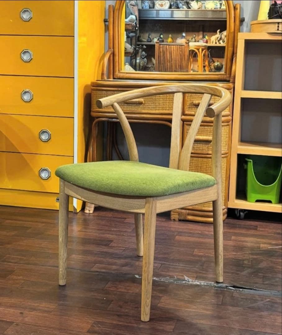 ぱんこページ　 モダンなダイニングチェア グリーン