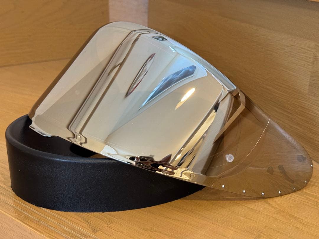 SHOEI Z-8、M。ワインレッド、予備シールド付き。女性使用の中古品。