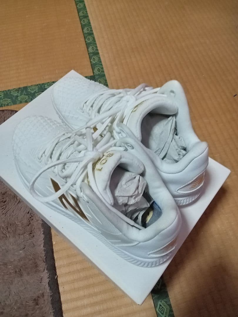 New Balance トレーニングシューズ ホワイト/ゴールド