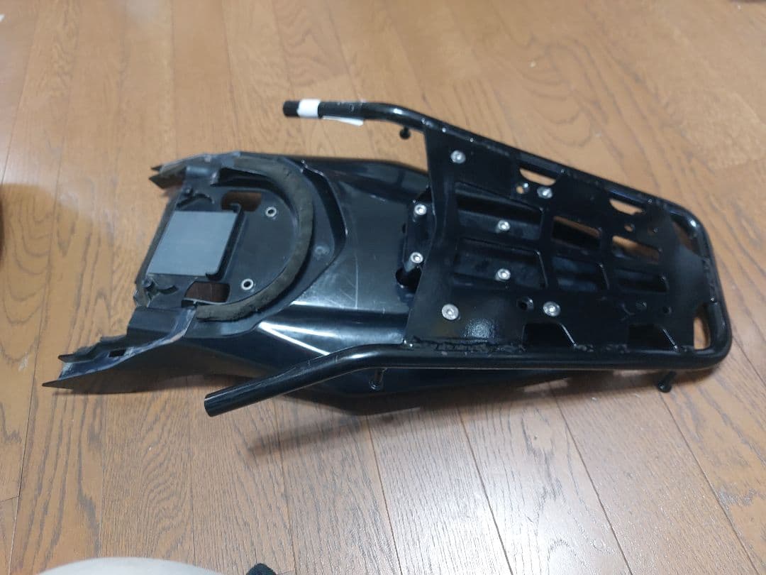 wr250r x用DRC製リアキャリアとリアカウルセット