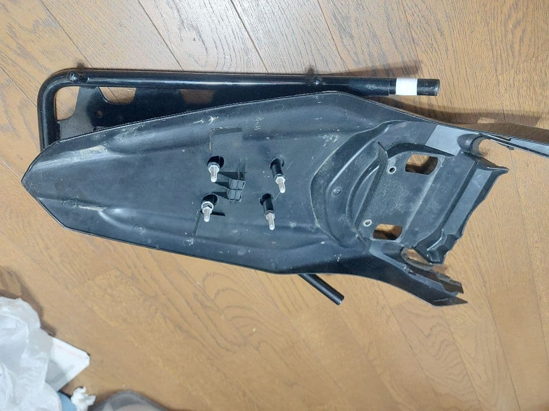 wr250r x用DRC製リアキャリアとリアカウルセット