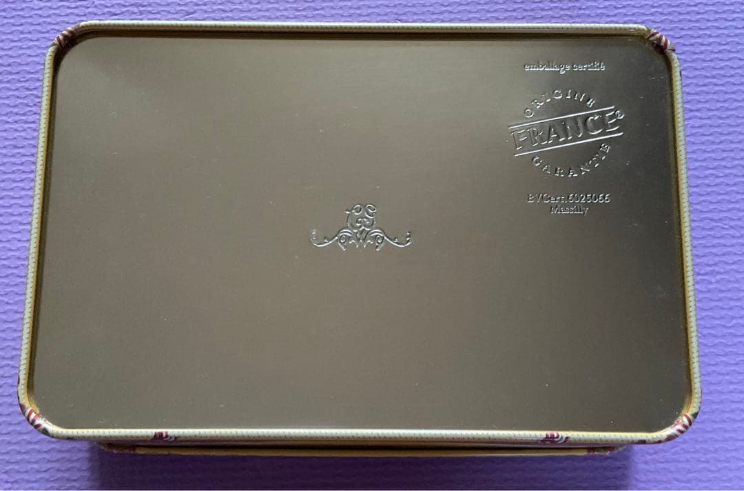 ラ・キュール・グルマンドの缶　ニューヨーク店　空き缶