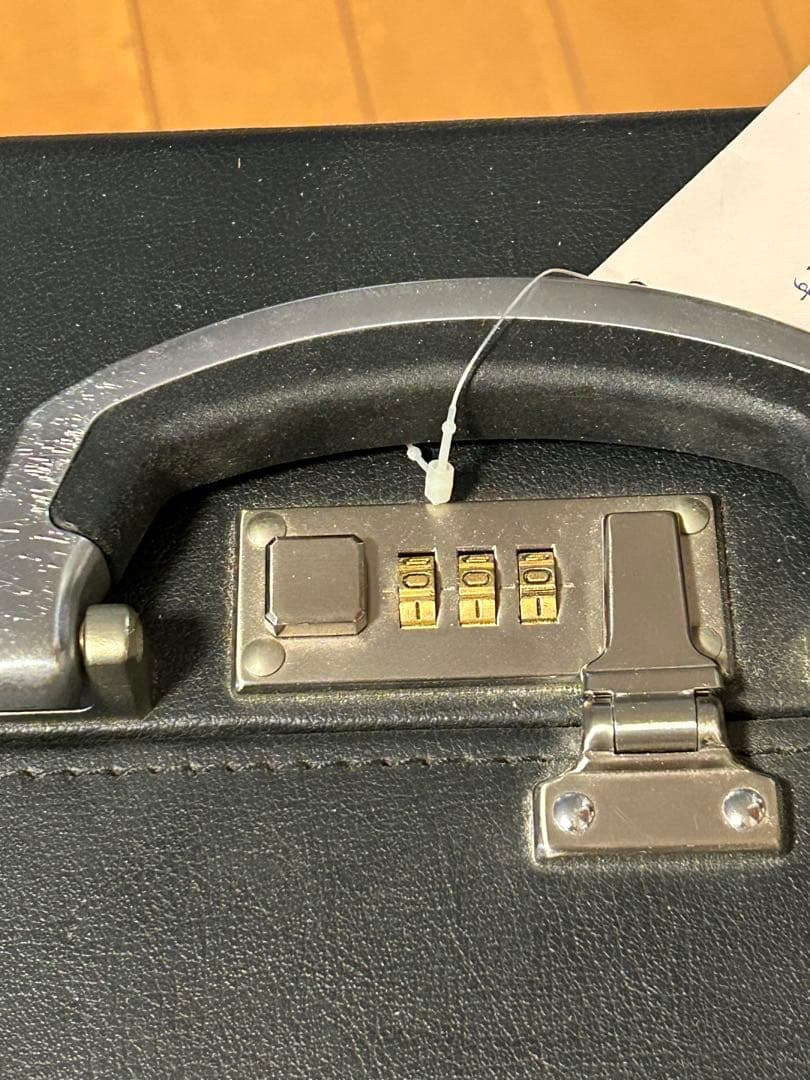 ダイヤル式ロック付きアクセサリーケース