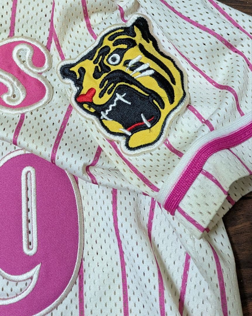 阪神タイガース　刺繍ユニフォーム　TIGERS M