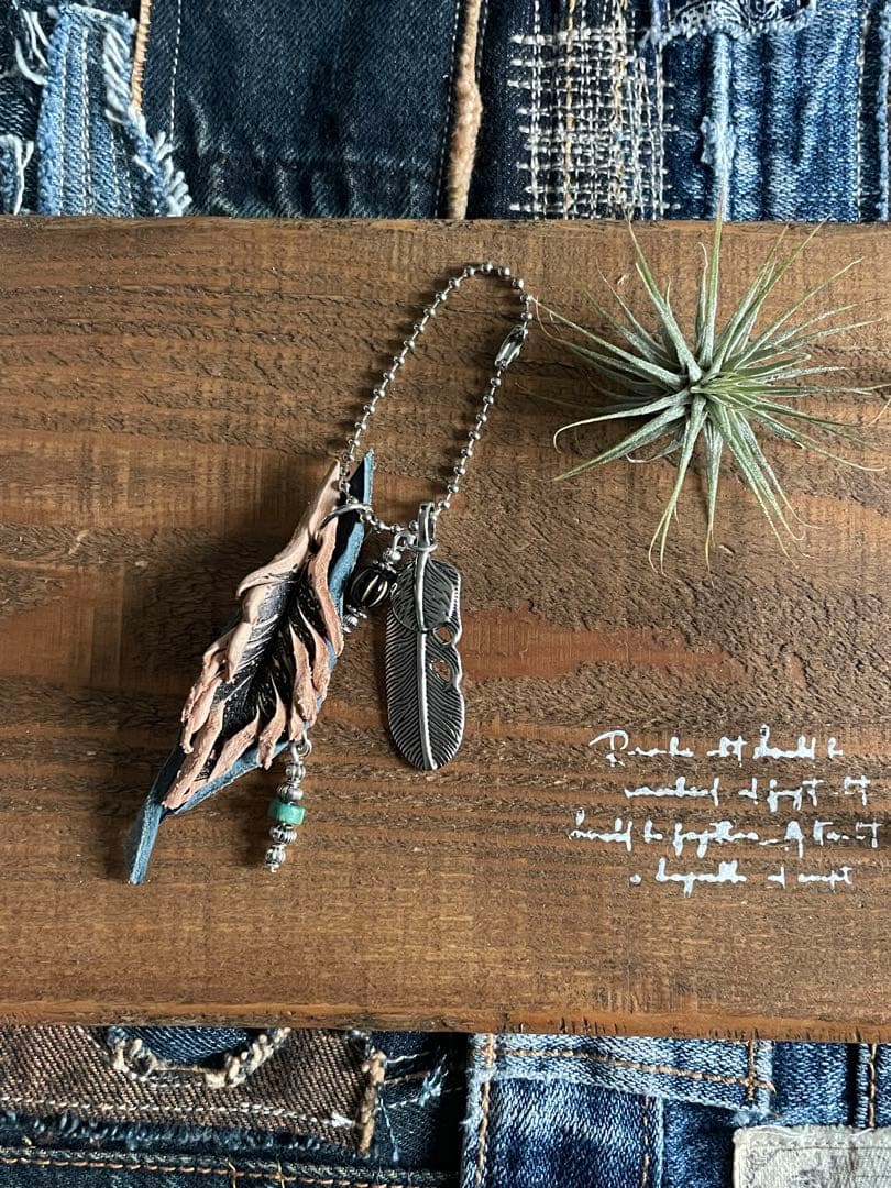 フェザーデザインチャーム໒꒱✨E.