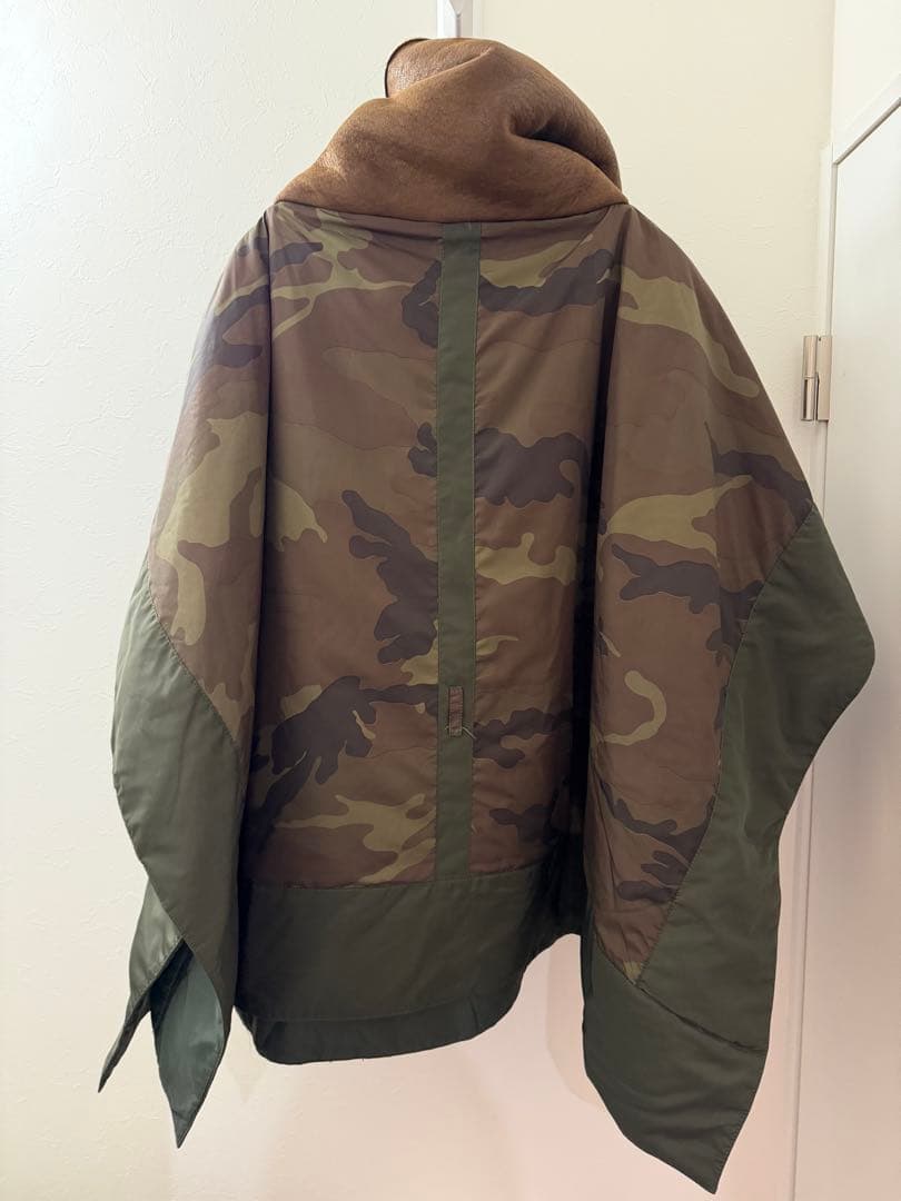 Baconイタリアミラノ発ブランド　ダウンポンチョ