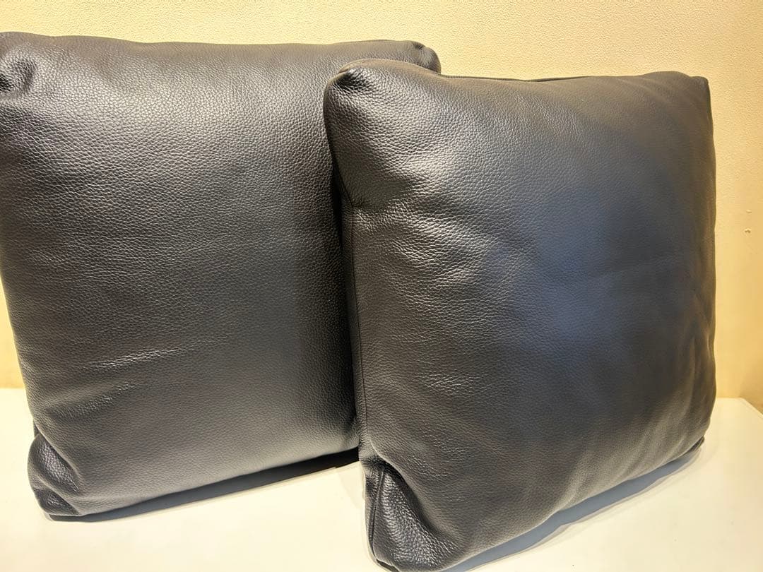 M*様 388　arflex　MIO　クッション　HRO　牛革　40×40　展示