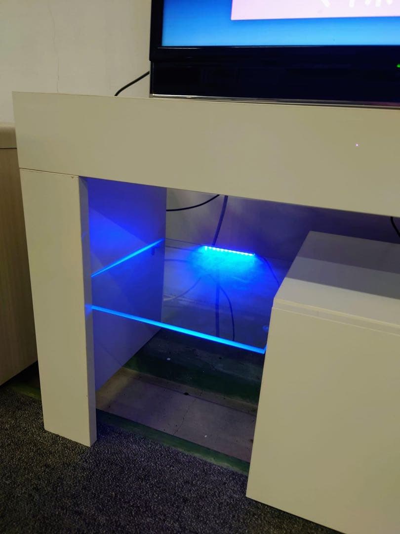 ホワイト LED照明付き テレビボード